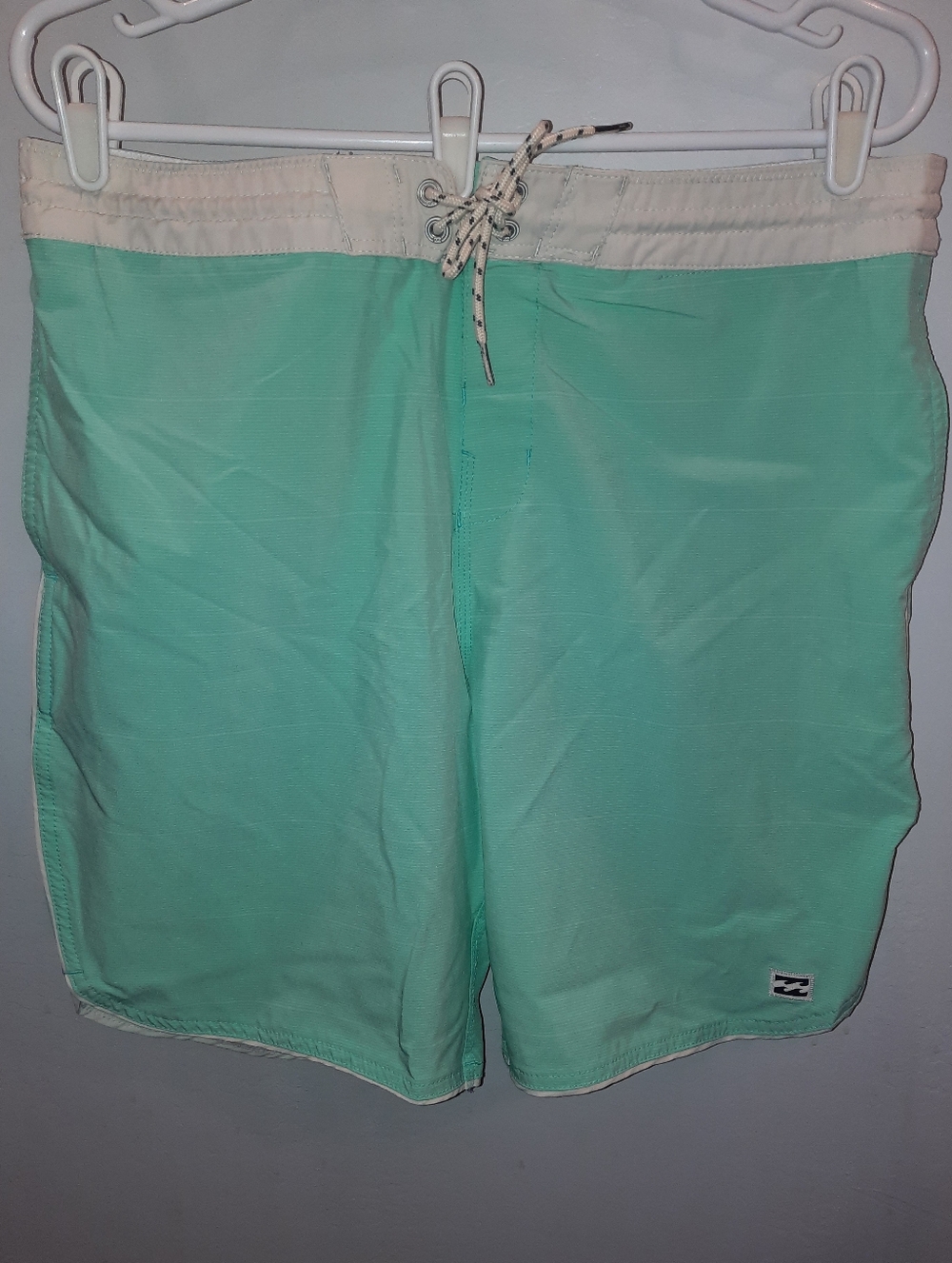 Billabong Men’s Mint Green Swim Board Shorts with Cream Waistband Size 34 EUC